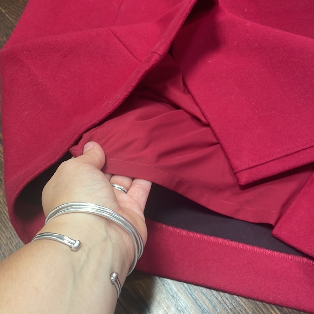 ♡White House, Black market thick red shirt - Picture 6 of 6